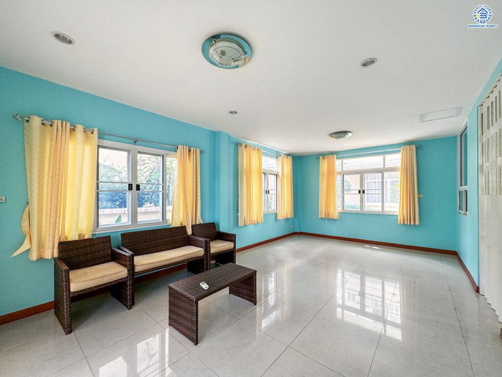 *****บ้านเดี่ยวมือสอง โครงการ กฤษณา แจ้งวัฒนะ-ดอนเมือง เนื้อที่ 52 ตร.ว. ฟังก์ชัน 3 ห้องนอน 3 ห้องน้ำ 2 ที่จอดรถ โครงการบนทำเลดี ใกล้สนามบินดอนเมือง เชื่อมต่อถนนสรงประภา ถนนประชาอุทิศ ถนนวัดเวฬุวนาราม ใกล้รถไฟฟ้าสายสีแดง "สถานีบินดอนเมือง" และจุดขึ้นทางด่วน "ศรีสมาน"